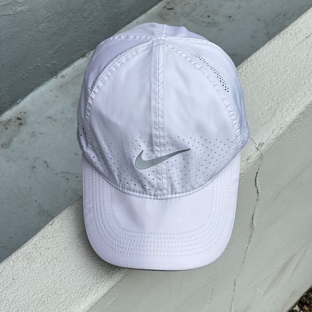 [F] 나이키 로고 화이트 러닝 볼캡 모자