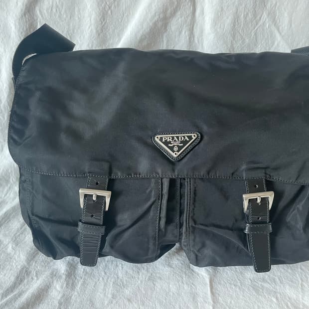 프라다 더블 메신저백