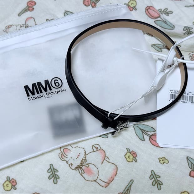 black leather buckle choker