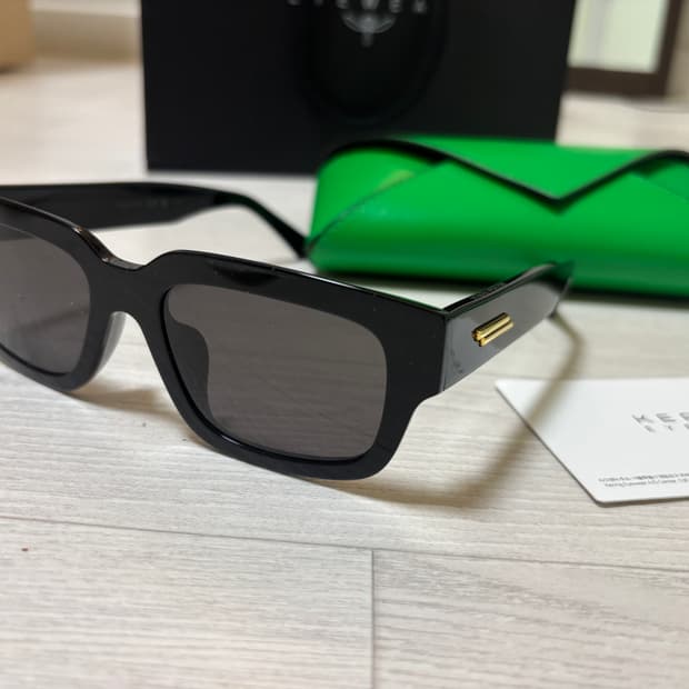 보테가 울트라씬 스퀘어 선글라스