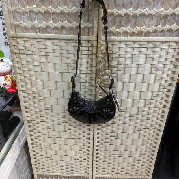 정품 발렌시아가 르카골 숄더백 팝니다