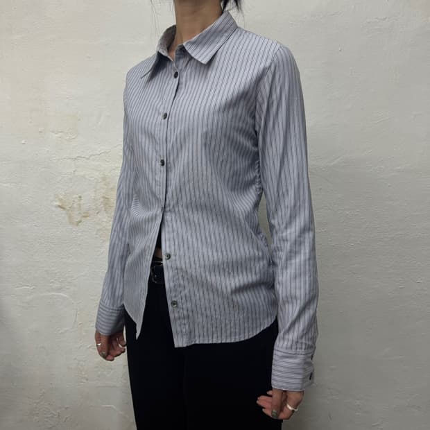 Oriens by 저널스탠다드 블루 스트라이프 코튼 스트랩 셔링 셔츠