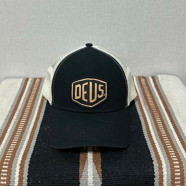 [데우스] Deus Woven Shield Trucker Cap