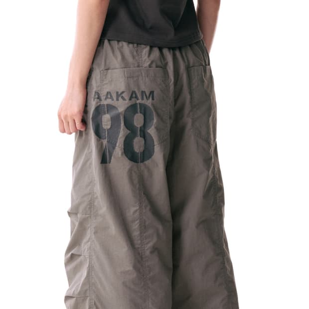 98 Printed Knee Pin-tuck Nylon Pants