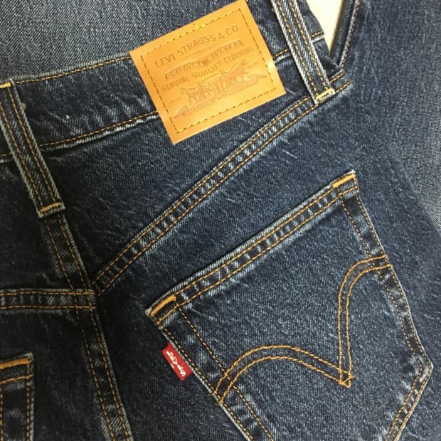 Levi’s Ribcage Bell Jean