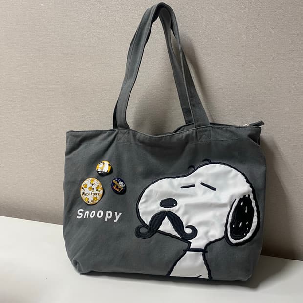 스누피 뱃지 가방 