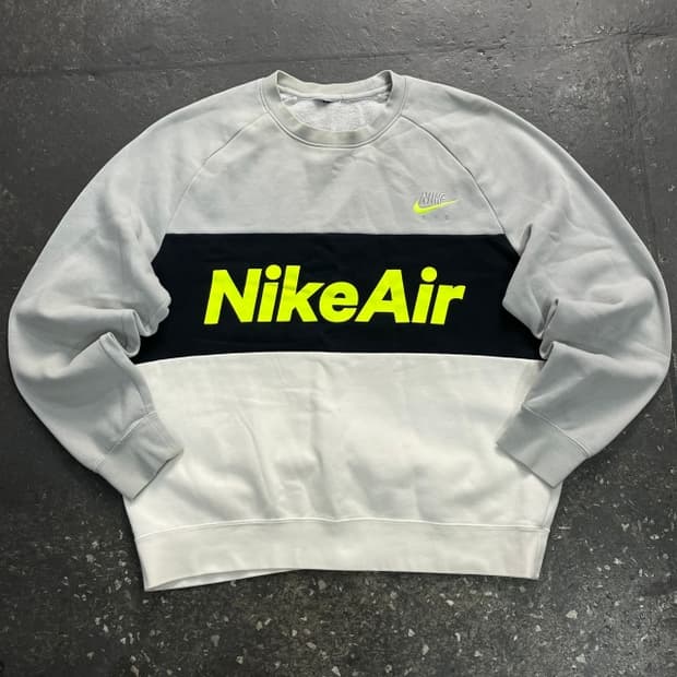 105 나이키 에어 맨투맨