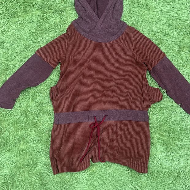 레이어드 스트라이프 버건디 후드티
