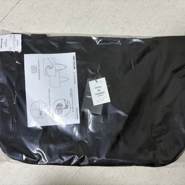 새상품)데이 콜 미 스파이럴 토트백 블랙