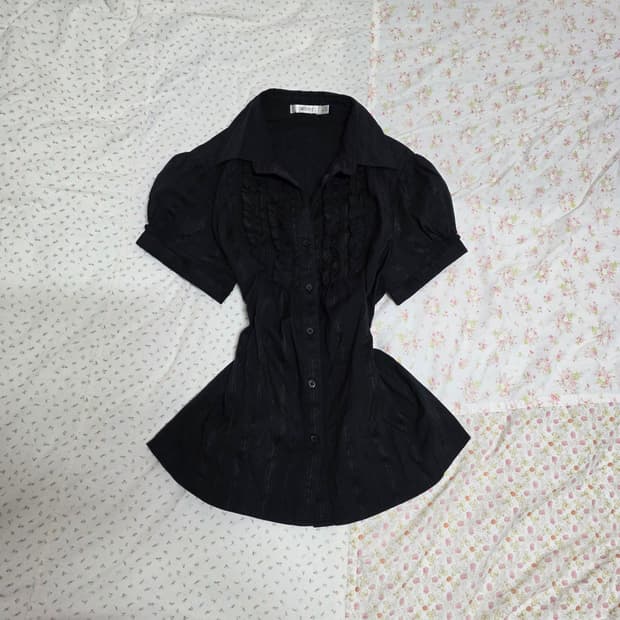 블랙 고딕 프릴 퍼프 반팔 블라우스 공겜여주 로걀 y2k