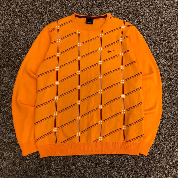 나이키 스우시 울 니트