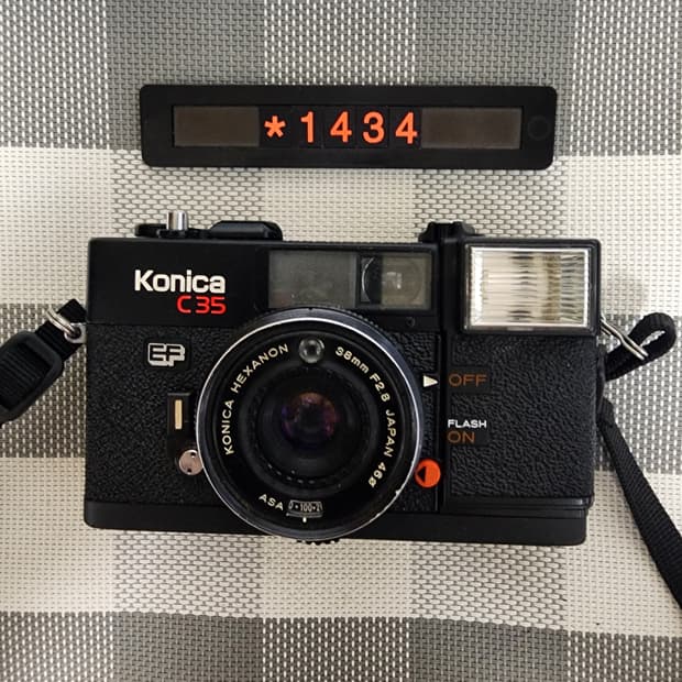 코니카 C 35 EF 필름카메라