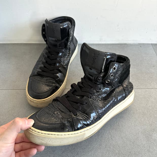 생로랑 블랙 파이톤 레더 하이탑 스니커즈