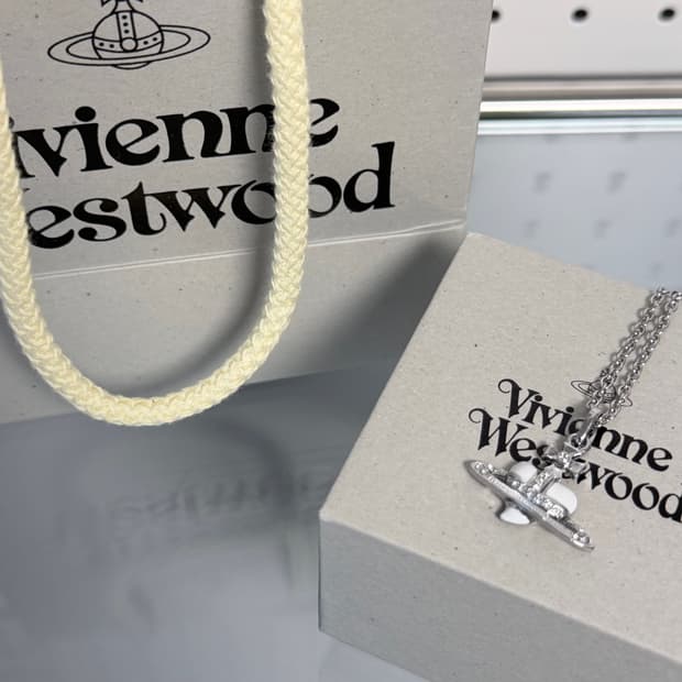 비비안 웨스트우드 화이트 디아망떼 하트 목걸이