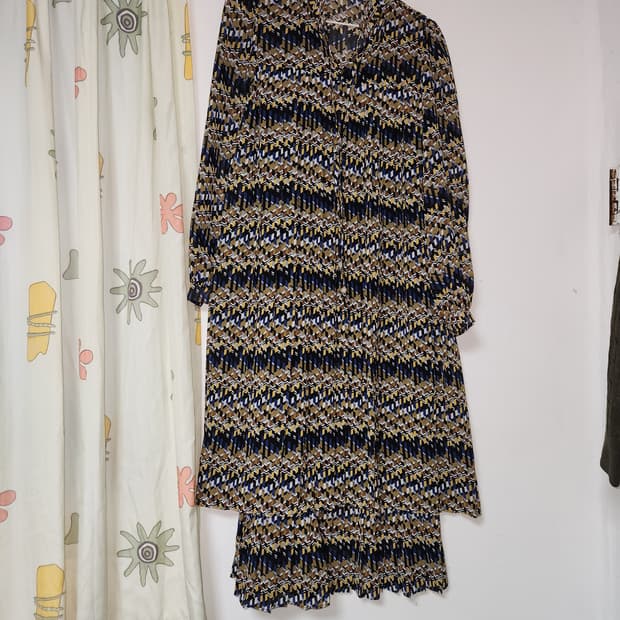 패턴 플리츠 롱 원피스. 77