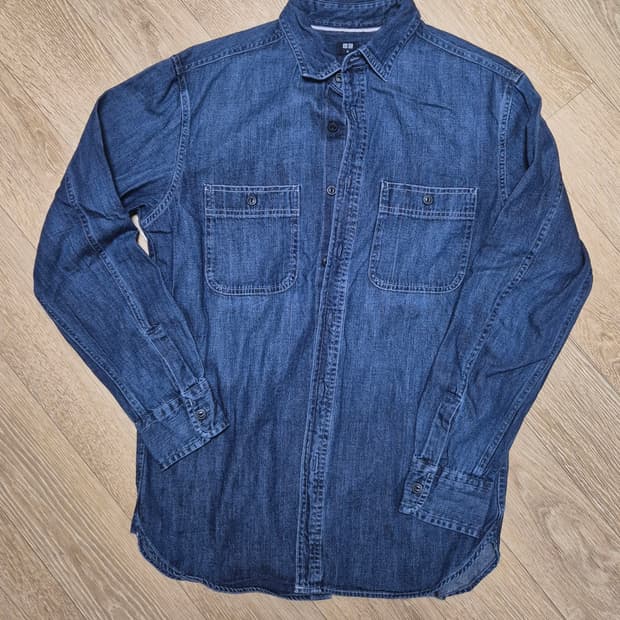 유니클로 일판 중청 샴브레이 데님 셔츠