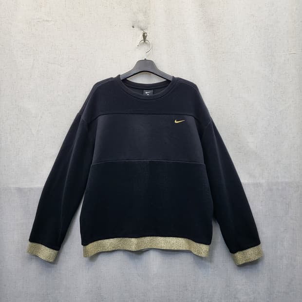 나이키 블랙 금장 포인트 맨투맨