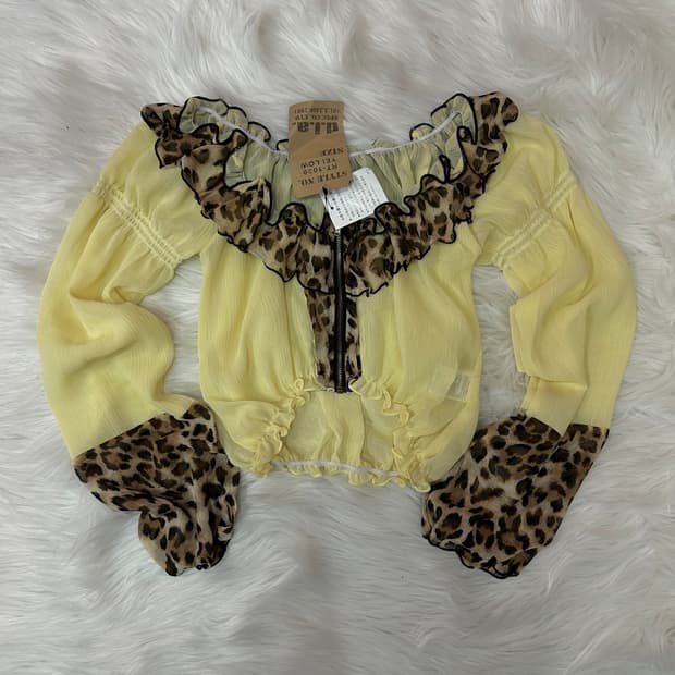 d.i.a zip-up blouse 다이아 집업 디테일 블라우스