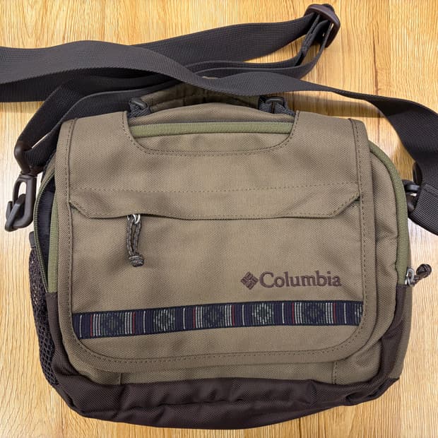 컬럼비아 크로스백 카키