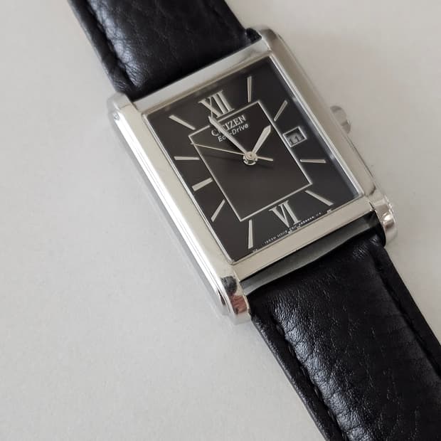 시티즌 에코드라이브 사각 가죽 시계