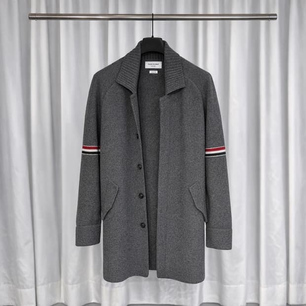 [새상품/4] 25fw 톰브라운 RWB 밀라노 스티치 암밴드 니트 코트 