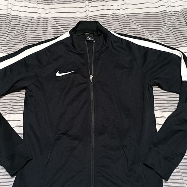 나이키 드라이핏 얇은저지 실측100 가슴54 기장68