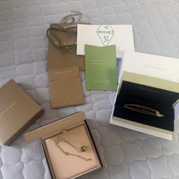 반클리프 목걸이 + 부쉐론 콰트로 목걸이 일괄 팝니다