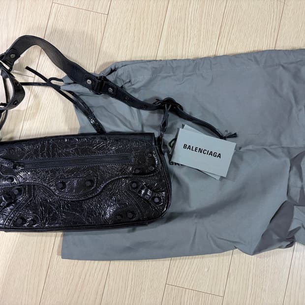 발렌시아가 르 카골 램스킨 슬링백 스몰 블랙