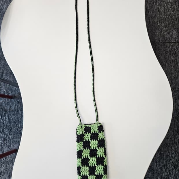 체커보드 니트 크로스백