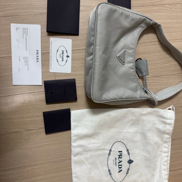 프라다 리나일론 호보백 라이트 그레이