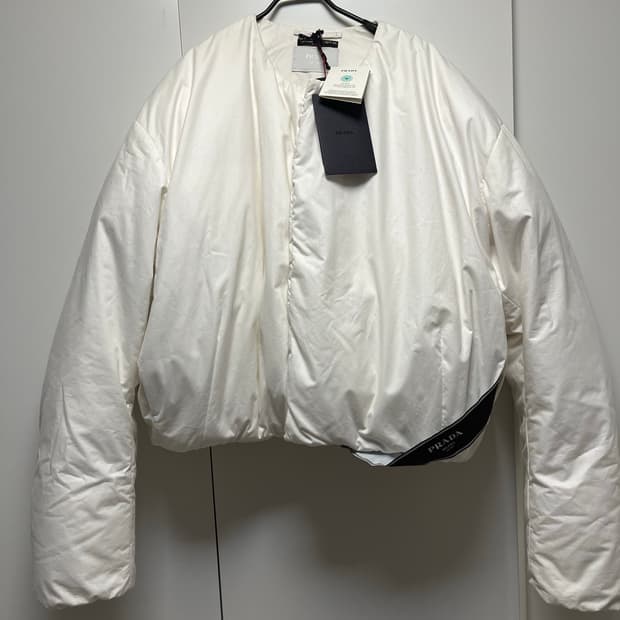 프라다 봄버 (거의 새제품)