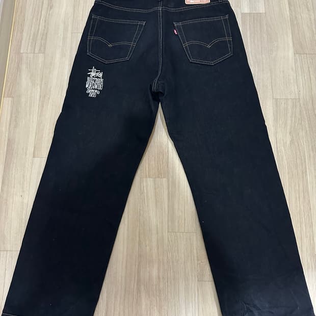 스투시 x 리바이스 크리스피 린스 568 진 블랙