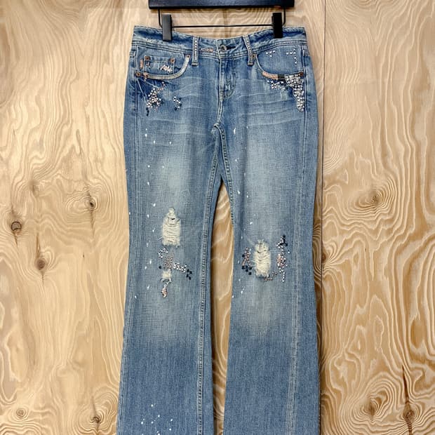 리바이스 우먼 비즈/스티치 플레어 팬츠