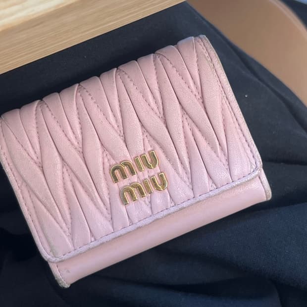미우미우 지갑