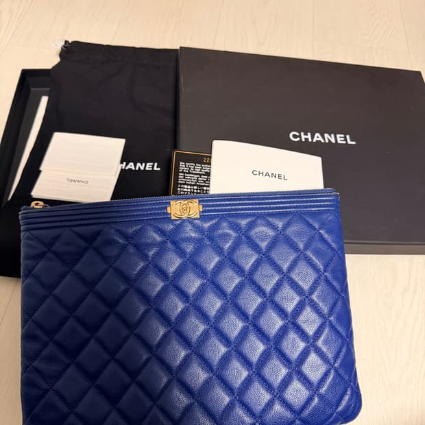 샤넬 보이 클러치