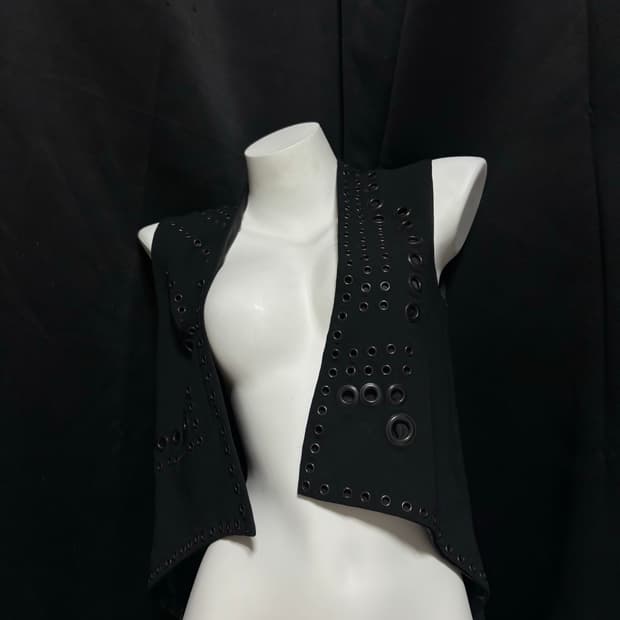 “Unknown” Eyelet Detail 00’s Design unba