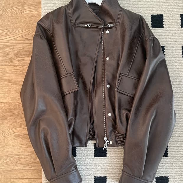 로우클래식 레더 숏 자켓 브라운 팔아요.