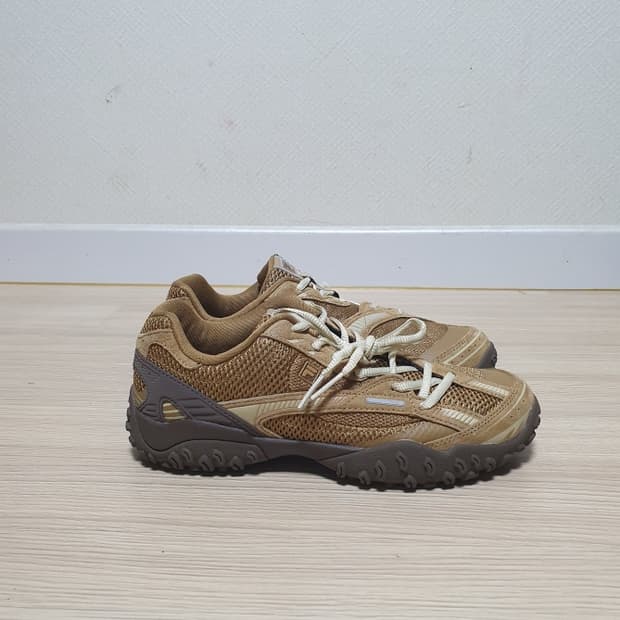 휠라 에샤페 LX V2 브라운 250