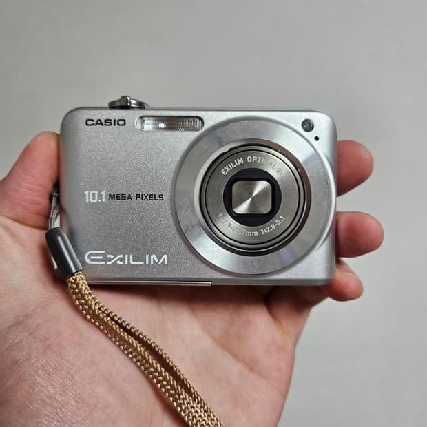 [은채 디카] 카시오 엑슬림 EX-Z1050 실버 디카 르세라핌