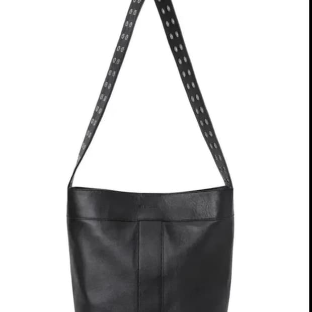 쓰리타임즈 아일렛 버킷백 구해요