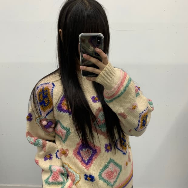 아이보리 패턴 폼폼이 니트