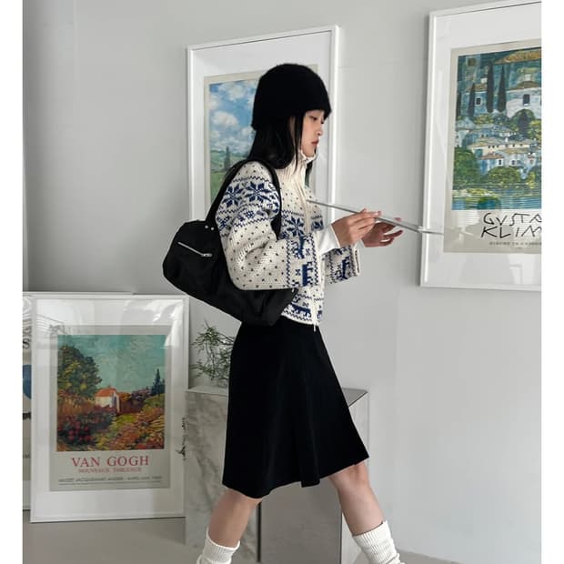 아케 코듀로이 미디 스커트 블랙