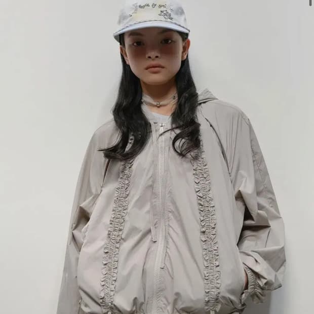 타입서비스 Ruffled Raglan Zip Hoodie