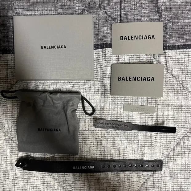 발렌시아가 레더 로고 팔찌