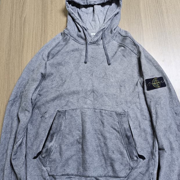 스톤아일랜드 더스트 컬러 트리트먼트 후드티