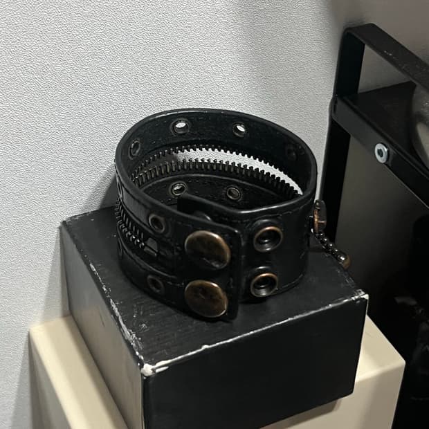 넘버나인 05ss 레더 지퍼 브레이슬릿