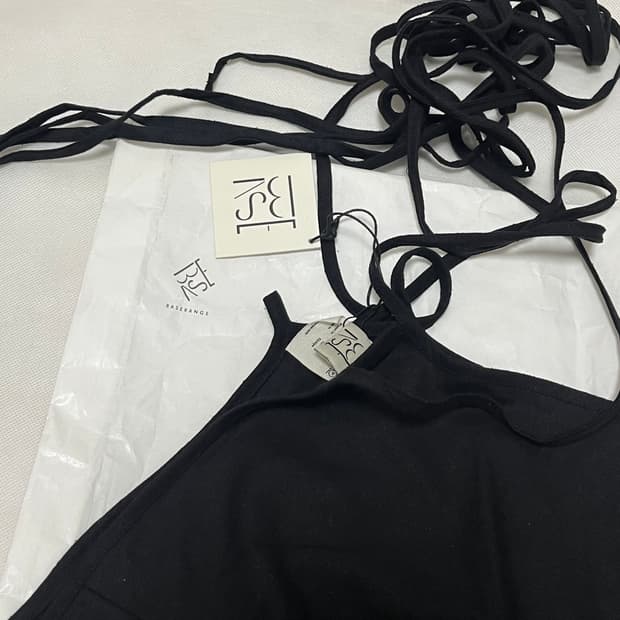 [XS]베이스레인지 25ss Mar 스트랩 슬리브리스 탑/블랙