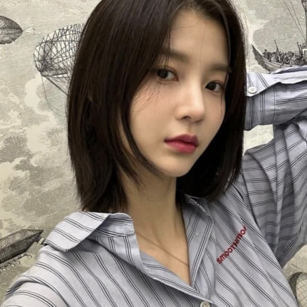 스무드무드 에버딘 스트라이프 셔츠 임현주착용