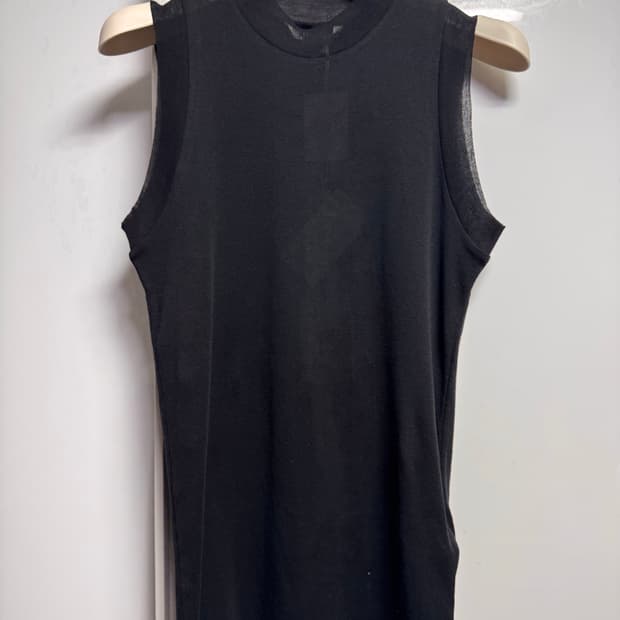 오라리 2026SS 슬리브리스 판매합니다.