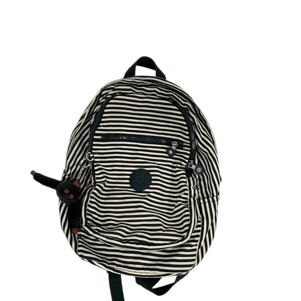 키플링 스트라이프 패턴 백팩